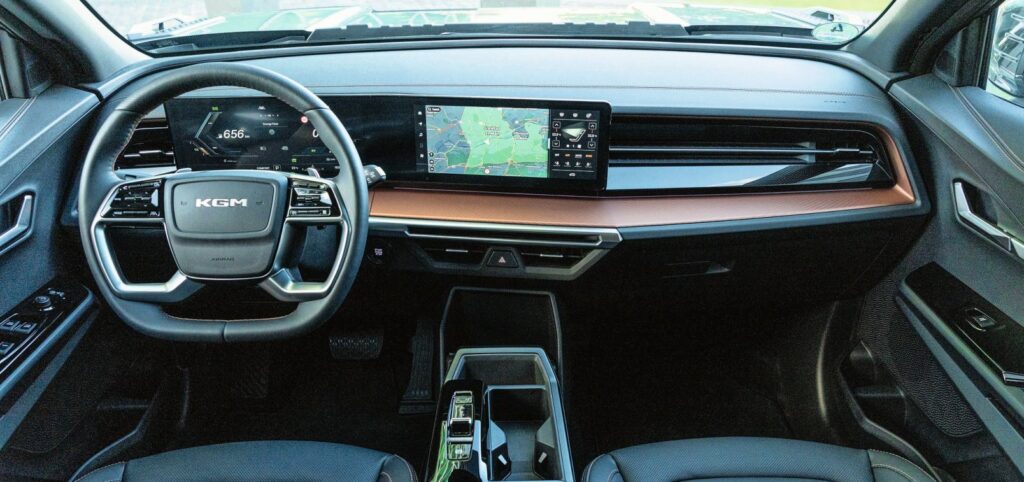 Das Cockpit mit 12,3-Zoll-Instrumentenanzeige und zentralem 12,3-Zoll-Touchscreeen.