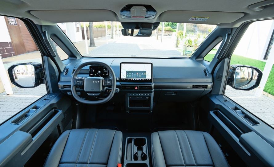 Riesige Seitenspiegel, tiefgezogene Seitenfenster – in puncto Übersicht zeigt Kia seinen Mitbewerbern den Meister.