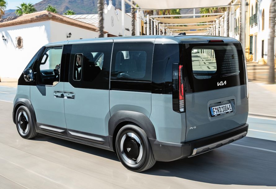 Die «Passenger»-Version ist zum Marktstart als Fünf-Personen-Konfiguration mit grossem Gepäckraum verfügbar.