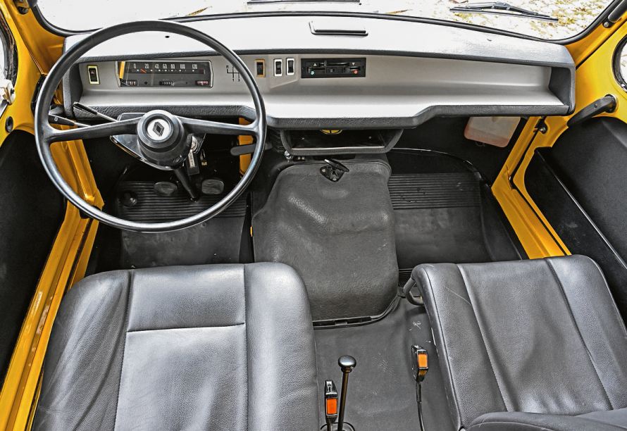 Spartanisches Estafette-Cockpit: Wo genau ist hier nochmals der USB- Anschluss für mein Smartphone?