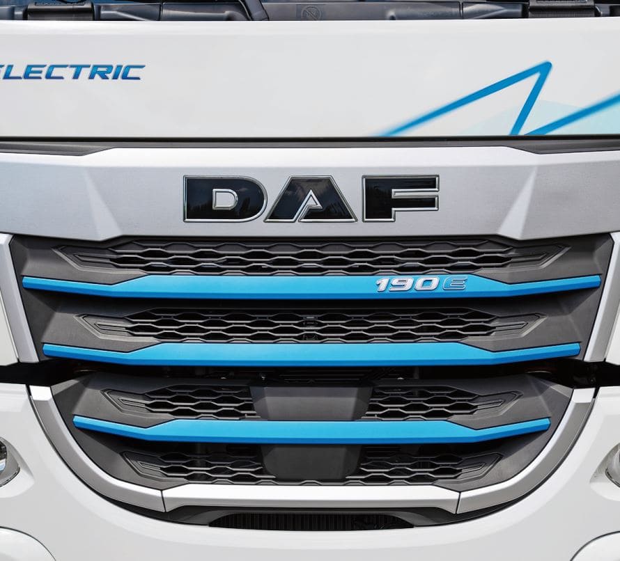 Die batterieelektrischen DAF Trucks sind sofort an den blauen Akzenten im Grill zu erkennen. Dieser XB leistet 190 kW.