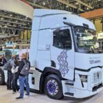 Die neuen elektrischen Fernverkehrs-E-Lkw von Renault Trucks kommen als 6×2 mit liftbarer «kleiner» Nachlaufachse.