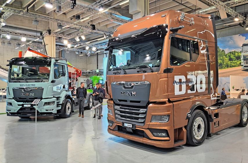 MAN Truck & Bus zeigte mit dem eTGS (l.) und dem PowerLion D30 sowohl Elektro- als auch Dieselkompetenz: