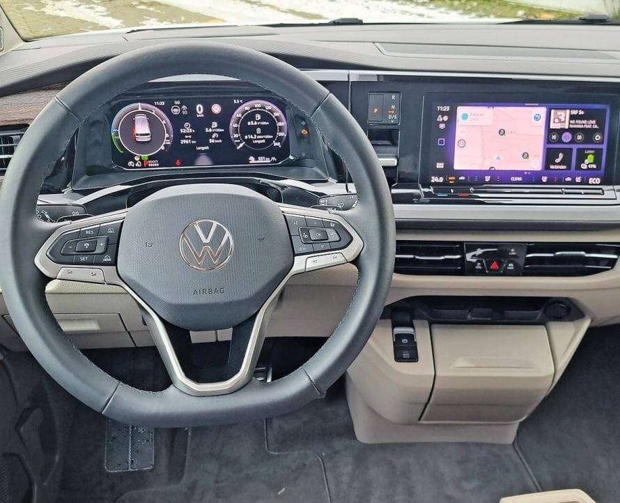 Das Multivan-Cockpit verfügt über Anmutung und Funktionen, wie man sie in einem Mittelklasse-SUV erwarten kann.
