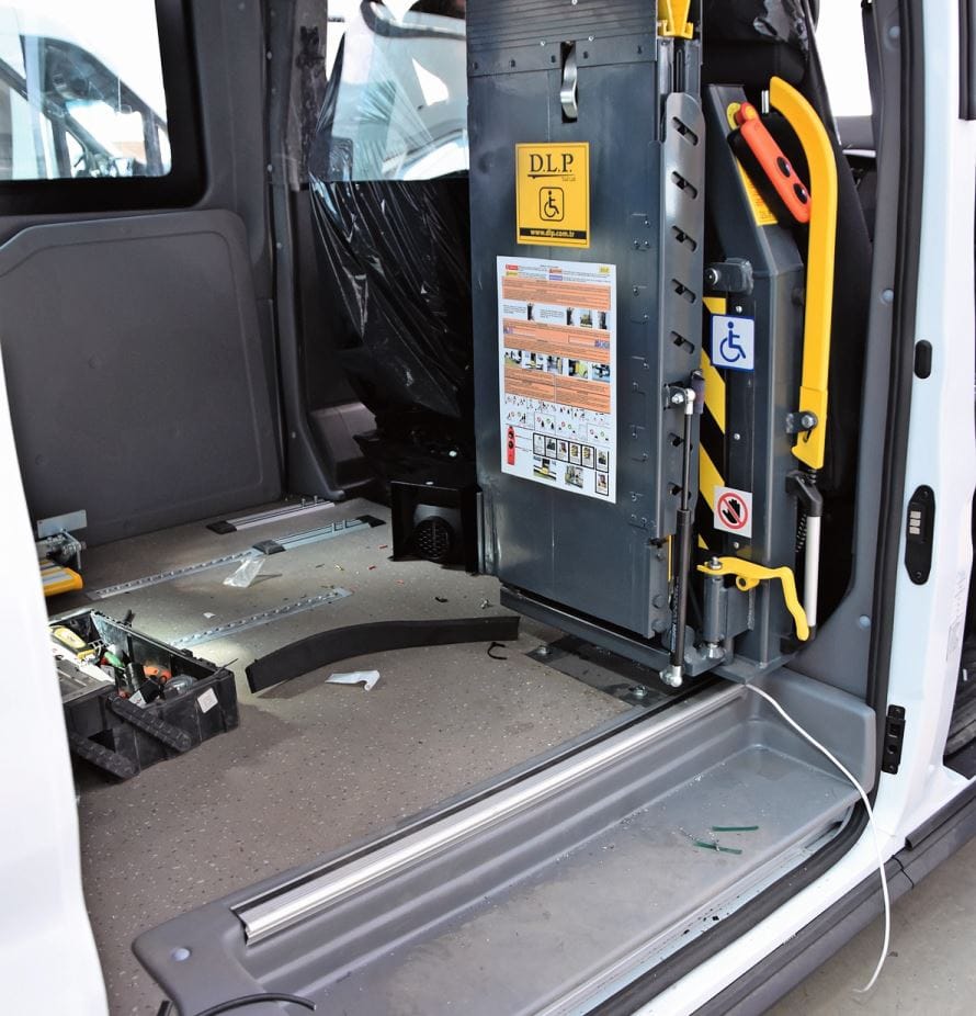 Auch Lifte für den Transport von Fahrgästen mit eingeschränkter Mobilität werden bei Aveuro eingebaut.