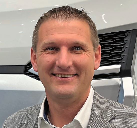 Gerald Puffitsch von DAF Trucks Schweiz blickt auf ein erfolgreiches Jahr 2025 mit neuen Fünfachsern und elektrischen DAF-Modellen zurück.