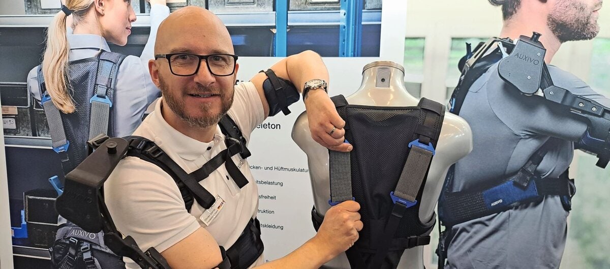 Exoskelett-Experte Olivier Barras und seine Kollegen nahmen sich viel Zeit, die Produkte von Auxivo zu erklären.