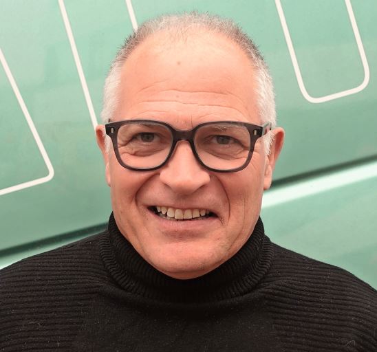 Urs Gerber von Volvo Trucks blickt auf ein erfolgreiches Jahr 2025 zurück, in dem Volvo erneut Marktführer bei schweren Lkw in Europa und bei schweren Elektro-Lkw war.