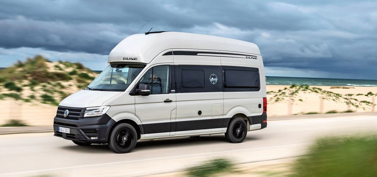 Das Sondermodell «Dune» bietet Abenteuer-Look mit 17-Zoll- Alus und Top-Assistenz (ACC, Travel Assist). Inklusive LED, Rückfahrkamera und Camping-Set.