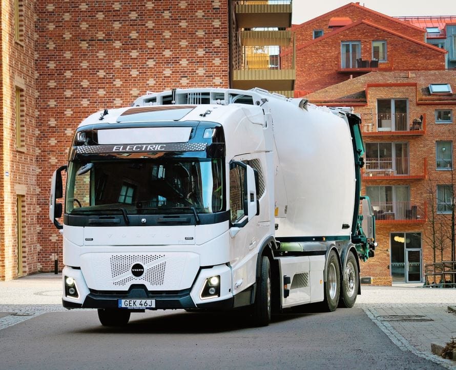 Volvo Trucks zeigt auf der IFAT den neuen FM Low Entry als Abfallsammelfahrzeug.