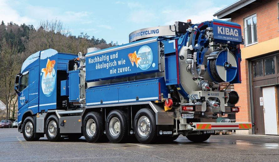 Das weltweit grösste vollelektrische Kanalreinigungsfahrzeug mit Wasserrecycling-Technologie feiert Weltpremiere.