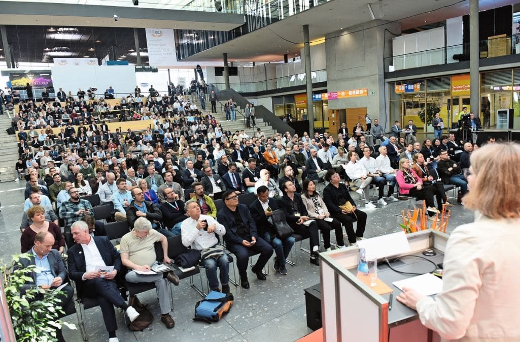 Hochkarätige Experten aus Wirtschaft und Wissenschaft informierten über die wichtigsten Themen und neuesten Trends der innerbetrieblichen Logistik in der LogiMAT-Arena.