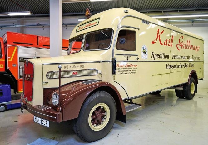 Herzstück der 1951 aufgelegten Baureihe F8 war ein völlig neuer V8-Direkteinspritzer-Diesel mit 180 PS. Vmax: 64 km/h.
