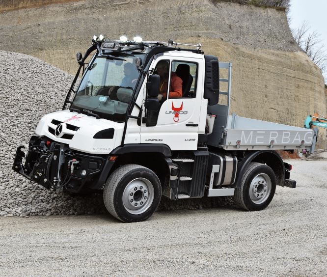 Auch in der Konfiguration als Kommunalfahrzeug ist der Unimog geländetauglich, was ihn konkurrenzlos macht.