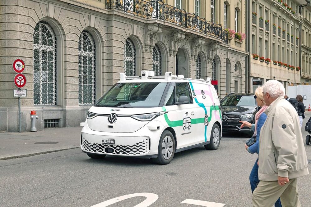 Fahrerloses LOXO-Lieferfahrzeug Mathilde in Bern unterwegs. Quelle: zvg