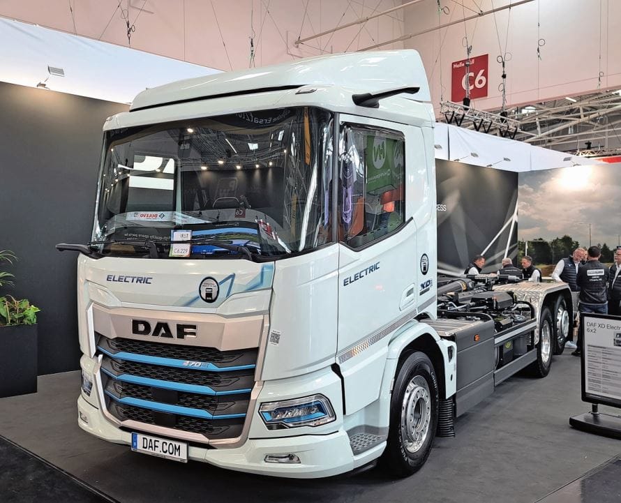 DAF Trucks brachte seinen Truck of the Year 2026 mit, und zwar in Form eines XD 270 FAN (6×2) mit Meiller-Abrollkipper.