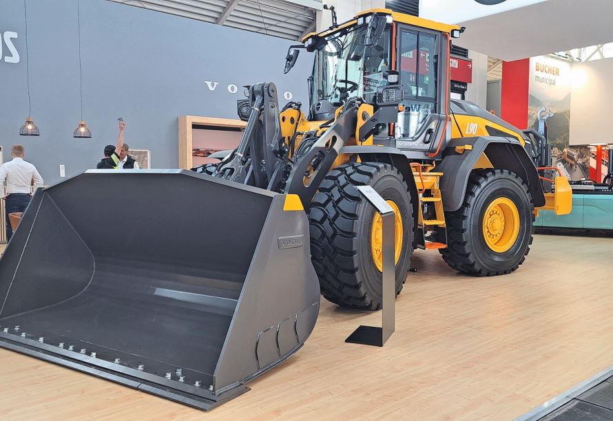 Bei Volvo Trucks lockte der beeindruckende Volvo-Radlader L90 Electric in der 15-Tonnen-Klasse die Besucher an.