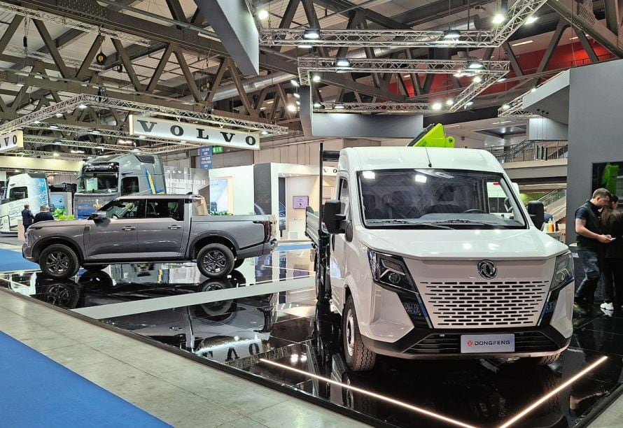 Sowohl der Pick-up Z9 von Dongfeng, als auch der 3,5-t-Transporter Captain verfügen über Dieselmotoren von Renault.