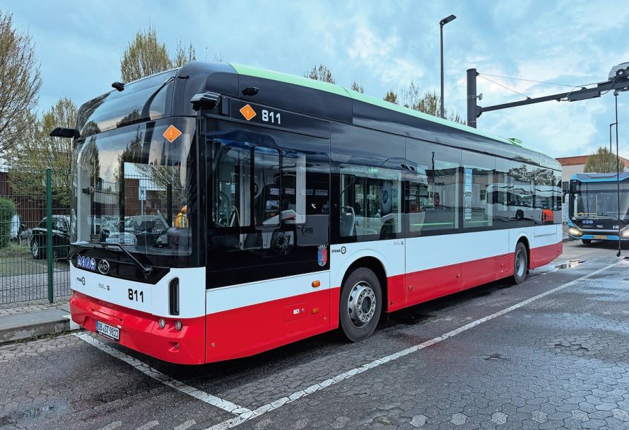 Die chinesische Marke BYD – hier der eBus B12 – lässt ihre Busse für den europäischen Markt in Ungarn bauen.