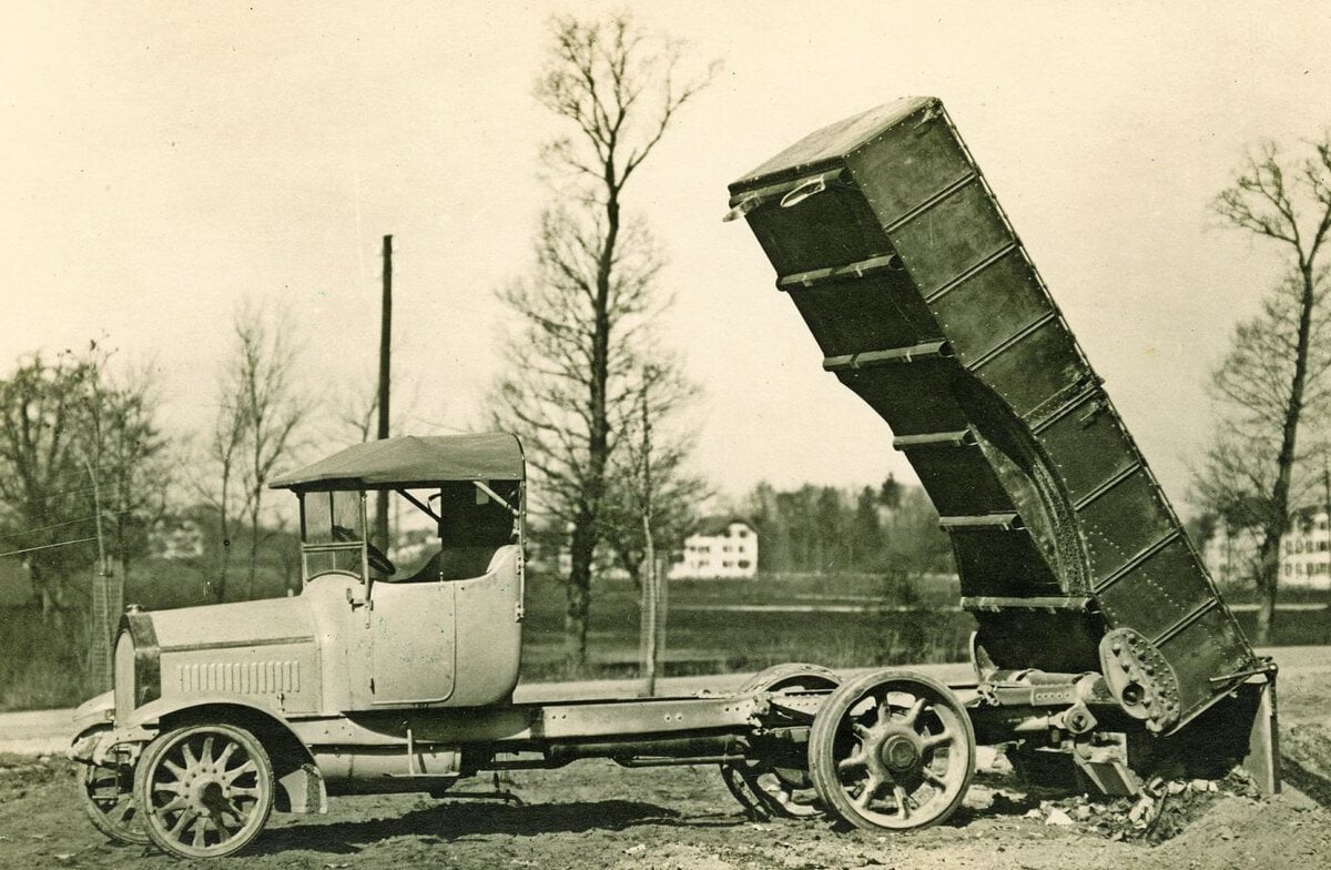3,5 t MAN Saurer Müllwagen mit hydraulischer Hinterkippvorrichtung (1916)