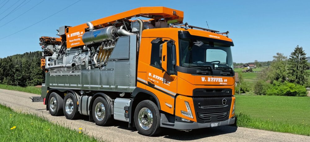Das neueste Flaggschiff, ein Volvo FM 500 8×2R, ist seit Dezember 2025 im Dienst und markiert einen technologischen Quantensprung.