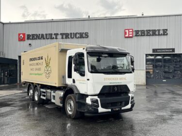 Stricker AG erweitert Fuhrpark mit neuem Renault Truck. Quelle: zvg