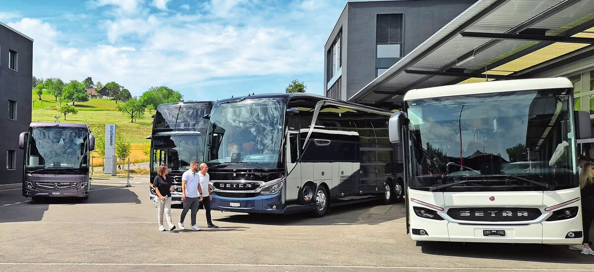 Leistungsshow mit den aktuellen Stadt- und Reisebussen von Mercedes-Benz und Setra bei Daimler Buses in Winterthur.