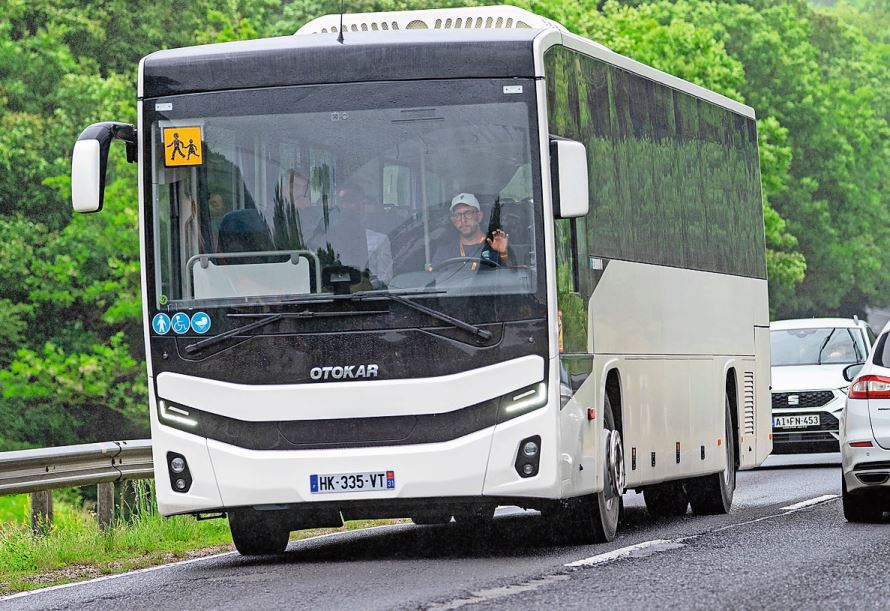 Der Otokar e-Territo wird insbesondere für Schulverkehre, Pendlerlinien und regionale Verbindungen angeboten.