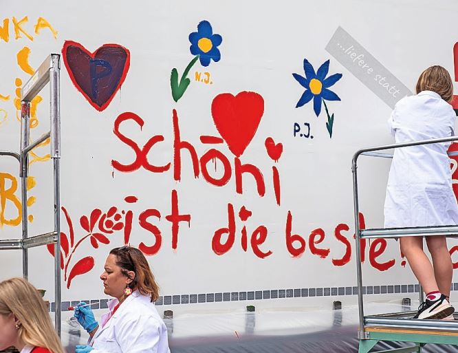 Hunderte Besucherinnen und Besucher liessen ihrer Kreativität an der Schöni-Blache freien Lauf.