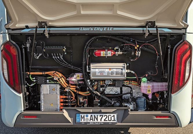Ein Blick in den Motorraum – oder besser gesagt: Technikraum – im Heck des MAN Lion's City 12 E LE.