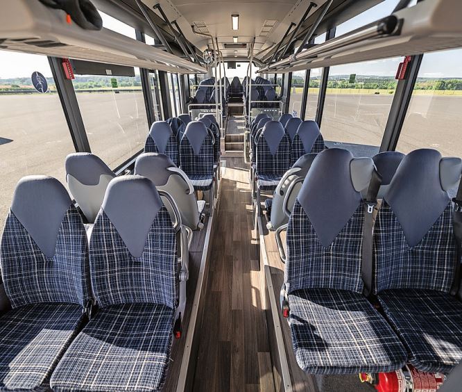 Auch der ansprechend gestaltete Fahrgastraum des Setra MultiClass S 515 LE konnte überzeugen.
