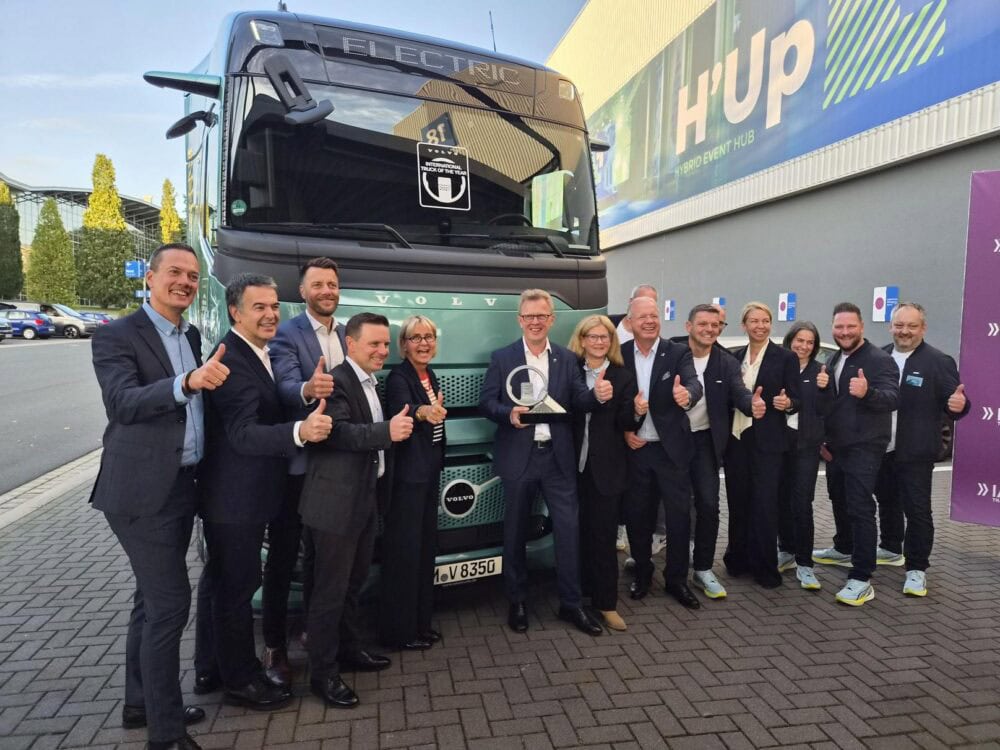 Volvo Trucks feiert den ITOY-Sieg. Quelle: zvg