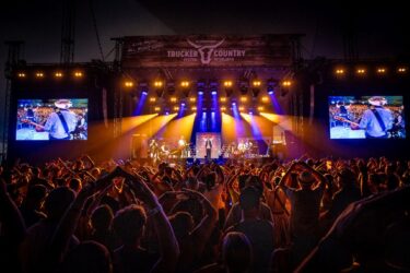 Besucher feiern am 32. Trucker & Country-Festival Interlaken. Quelle: zvg