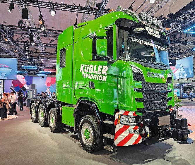 Blickfang am Scania-Stand: 770 S Schwertransporter mit 770 PS und 44 Tonnen Gesamtzuggewicht.