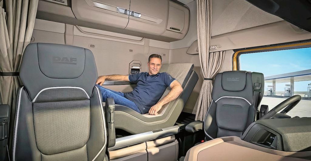 Mit dem neuen, 90 Zentimeter breiten Relax Bett setzt DAF neue Massstäbe beim Fahrerkomfort.